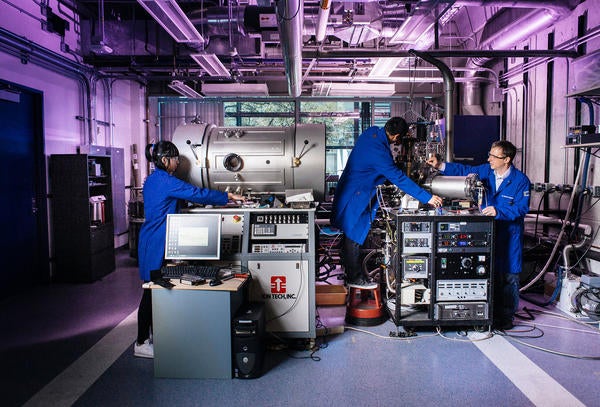 UCR researchers in BCOE lab