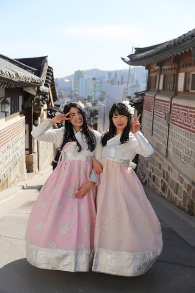 2 female students posing in Hanbok, a traditional Korean dress